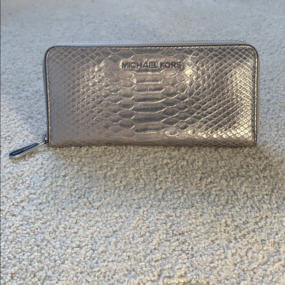 Micheal Kors Silver Snakeskin Wallet